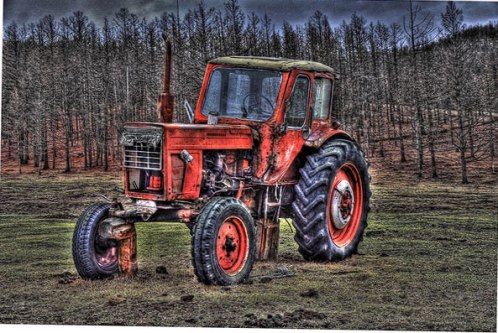 Старый трактор (фото)